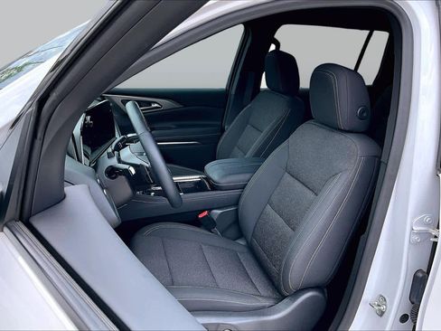 Used 2024 Chevrolet Traverse LT w/ Enhanced Driving Package FWD image 8