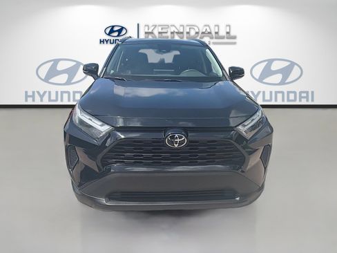 Used 2022 Toyota RAV4 XLE w/ Convenience Package FWD image 2
