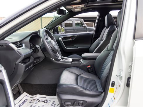 Used 2019 Toyota RAV4 XSE AWD/4WD image 30