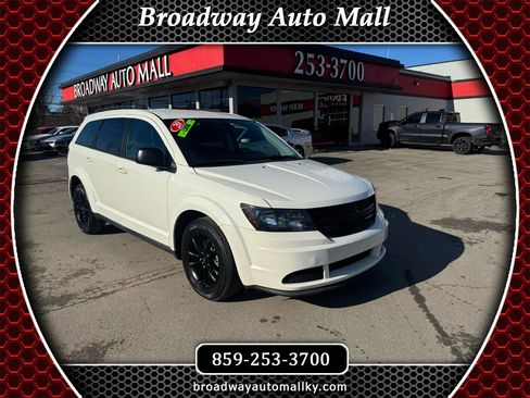 Used 2020 Dodge Journey SE w/ SE Popular Equipment Group image 1