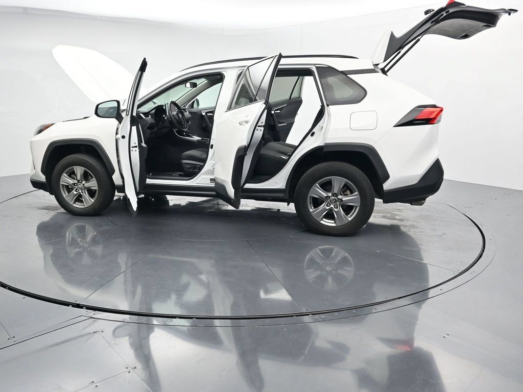 Used 2024 Toyota RAV4 XLE AWD/4WD image 28