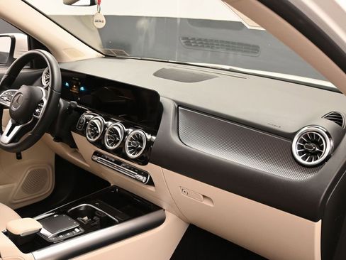 Used 2022 Mercedes-Benz GLA 250 w/ Premium Package Lite image 33