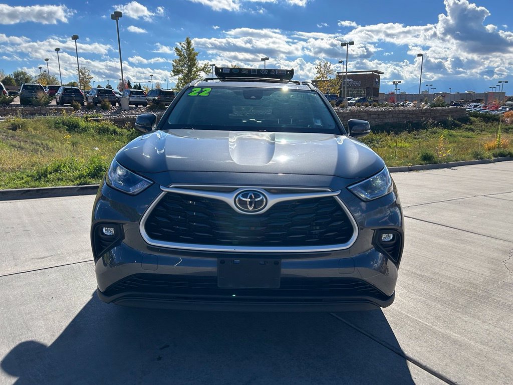 Used 2022 Toyota Highlander XLE FWD image 2