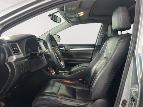 Used 2016 Toyota Highlander XLE image 5