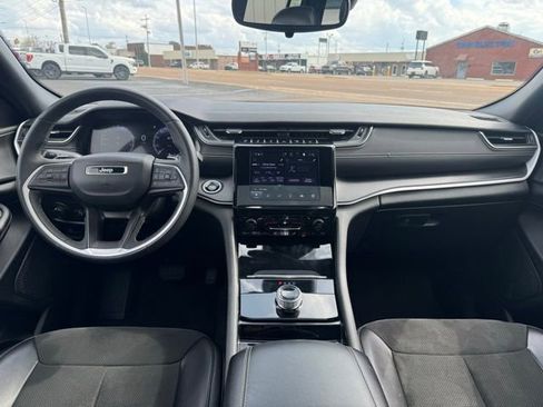 Used 2023 Jeep Grand Cherokee Altitude image 7