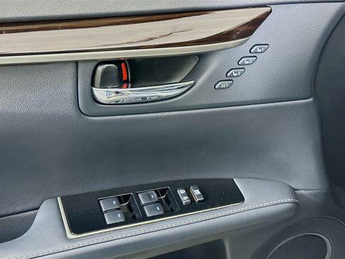 Used 2016 Lexus ES 300h image 15