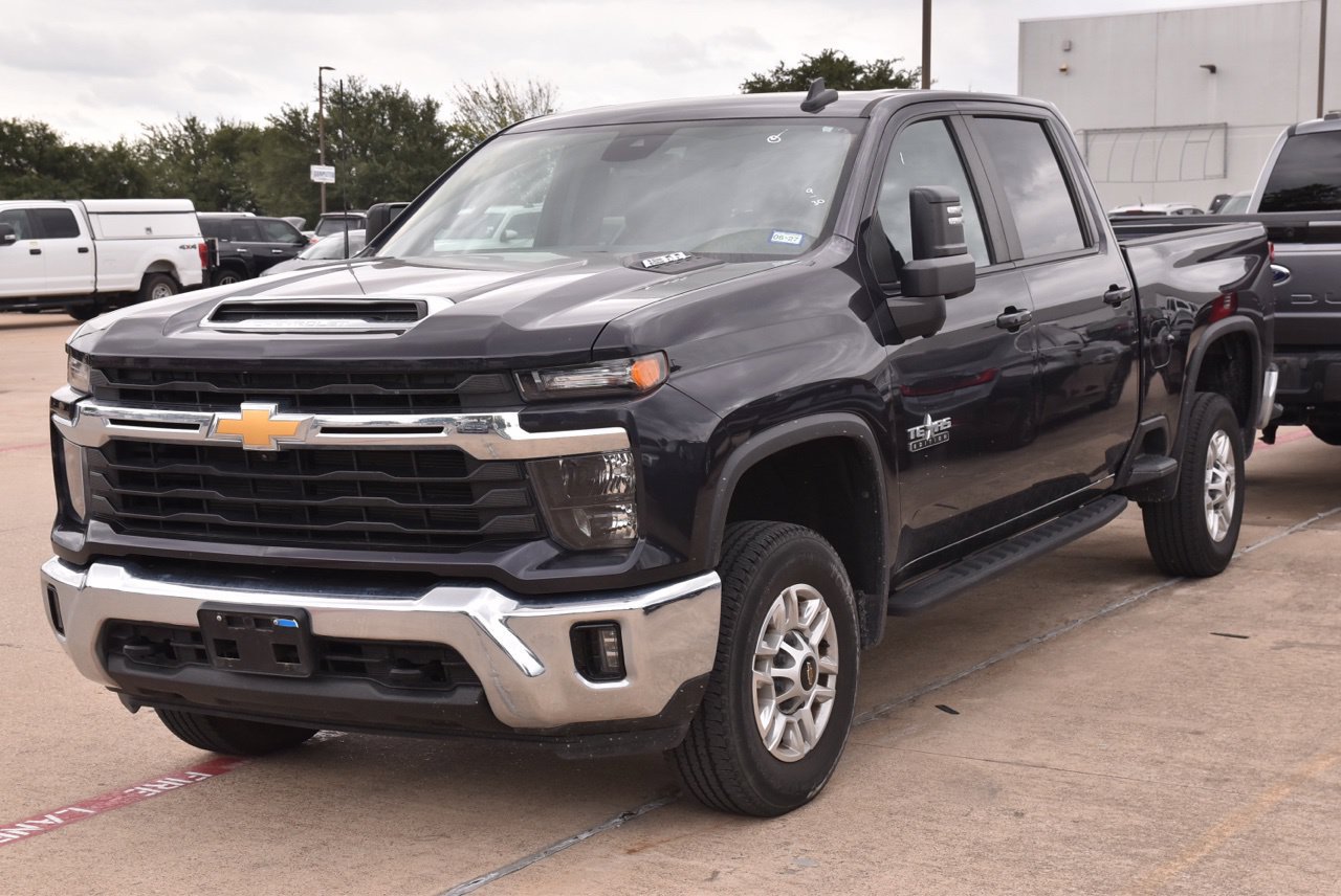 Used 2024 Chevrolet Silverado 2500 LT w/ Texas Edition RWD image 2