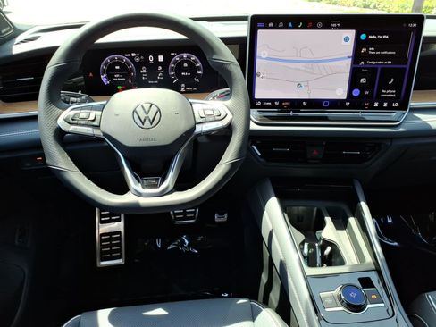 New 2026 Volkswagen Tiguan SEL R-Line AWD/4WD image 8