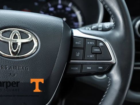 Used 2020 Toyota Highlander XLE AWD/4WD image 22