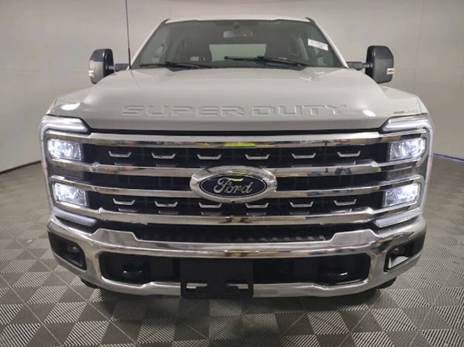 Used 2025 Ford F250 Lariat w/ FX4 Off-Road Package AWD/4WD image 4