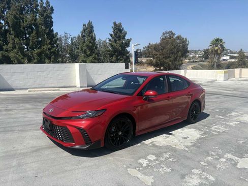 Used 2025 Toyota Camry SE FWD image 10