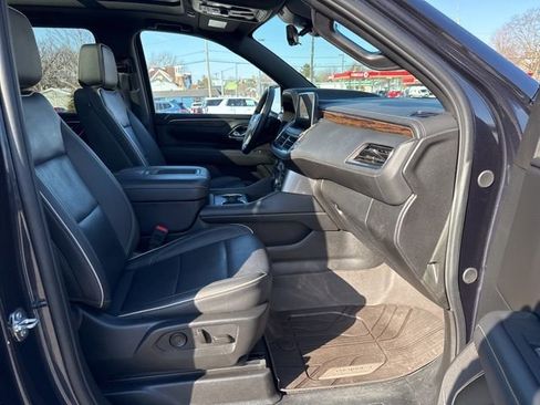 Used 2024 Chevrolet Suburban Premier w/ Premium Package image 9