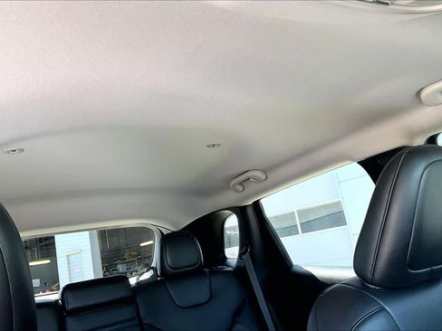Used 2019 Jeep Cherokee Latitude Plus w/ Comfort/Convenience Group AWD/4WD image 30