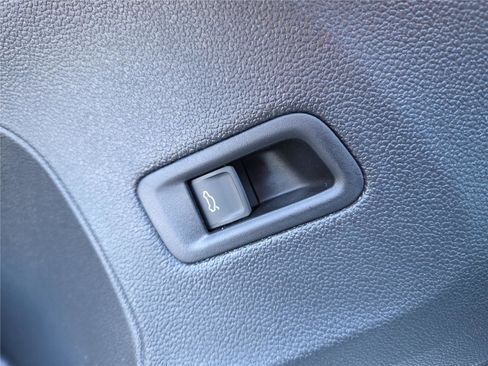 New 2026 Volkswagen Atlas Cross Sport SE image 14