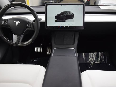 Used 2024 Tesla Model Y Long Range image 19