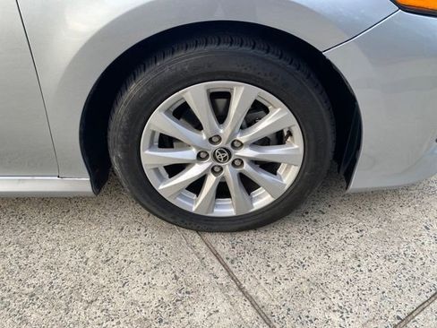 Used 2020 Toyota Camry LE image 23