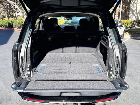 New 2025 Land Rover Range Rover SE image 10