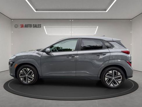 Used 2023 Hyundai Kona SE FWD image 2