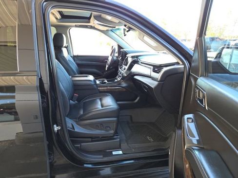 Used 2018 Chevrolet Tahoe LT w/ RST Edition image 35