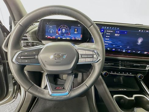 Used 2025 Chevrolet Traverse Z71 image 11