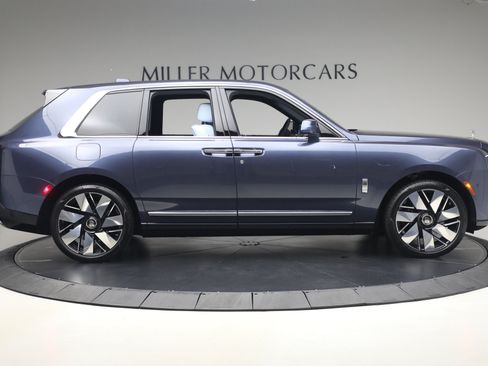 Used 2025 Rolls-Royce Cullinan AWD/4WD image 3