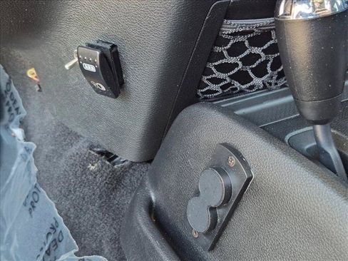 Used 2015 Jeep Wrangler Unlimited Rubicon w/ Connectivity Group AWD/4WD image 24