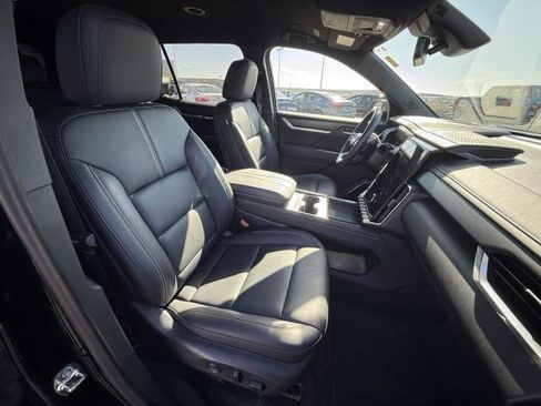 Used 2024 GMC Acadia Elevation image 30