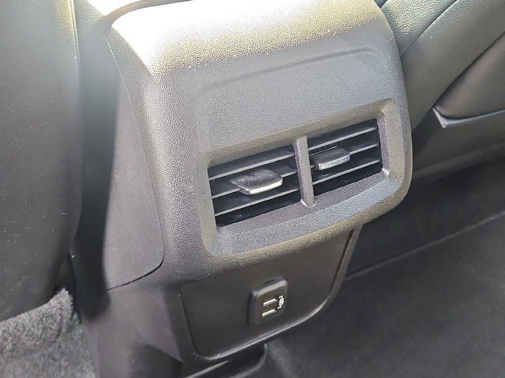 Used 2024 GMC Terrain SLT AWD/4WD image 16