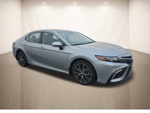 Used 2023 Toyota Camry SE w/ Convenience Package image 2