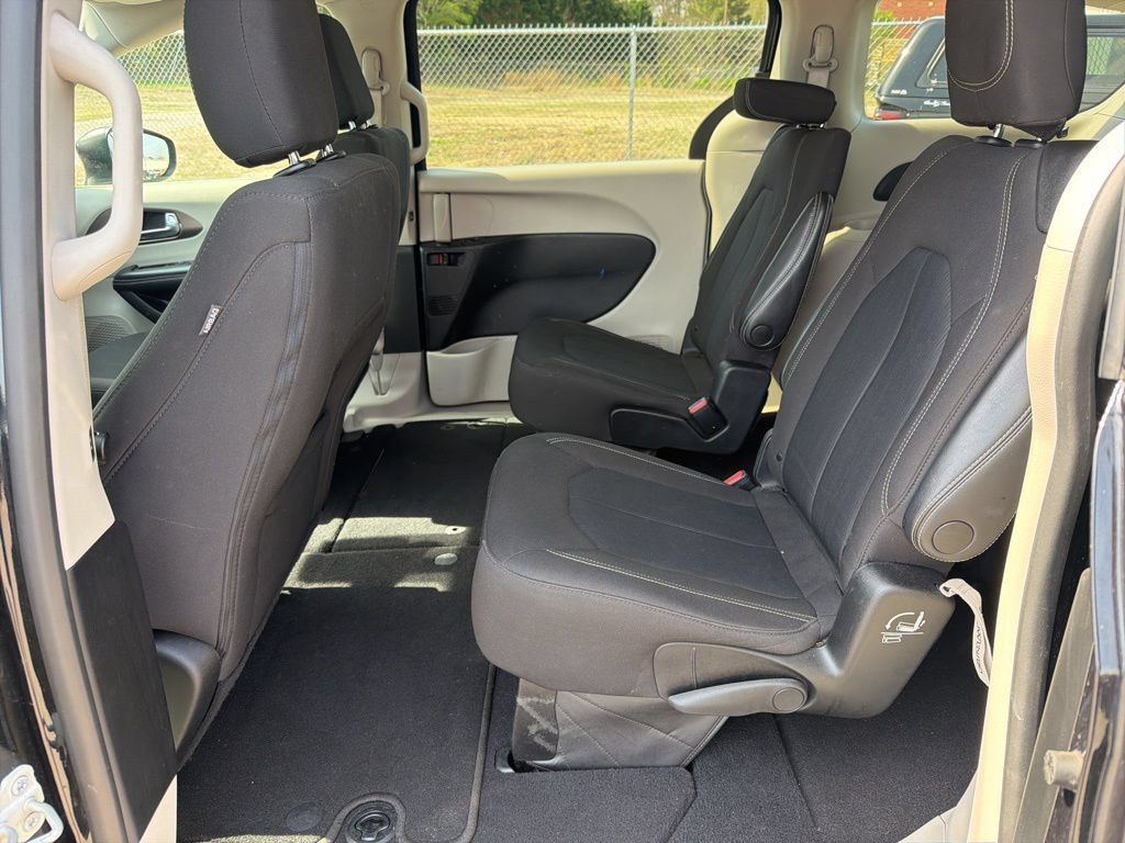 Used 2023 Chrysler Voyager LX FWD image 23