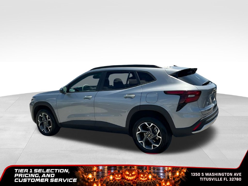 Used 2025 Chevrolet Trax LT w/ LT Convenience Package FWD image 4