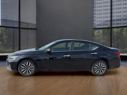 Used 2025 Nissan Altima 2.5 SV image 2