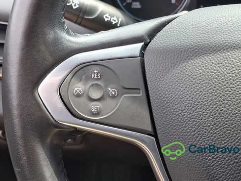 Used 2021 Chevrolet Traverse LT FWD image 22