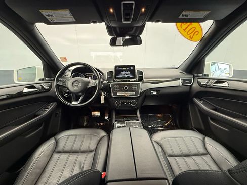 Used 2019 Mercedes-Benz GLE 400 4MATIC w/ Premium 1 Package image 4