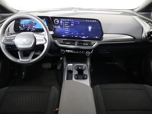 Used 2025 Chevrolet Equinox EV LT FWD image 13