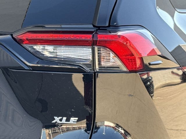 Used 2025 Toyota RAV4 XLE FWD image 7
