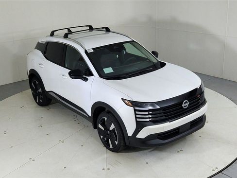 New 2026 Nissan Kicks SR w/ Cold Weather Package image 13