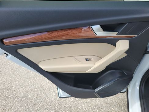 Used 2023 Audi Q5 2.0T Premium image 10