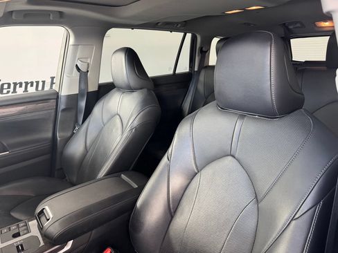 Used 2023 Toyota Highlander Limited AWD/4WD image 10
