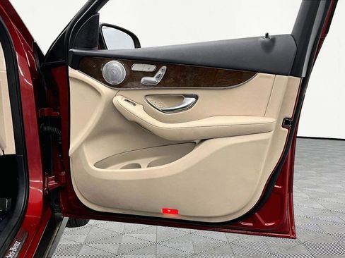 Used 2017 Mercedes-Benz GLC 300 4MATIC image 24