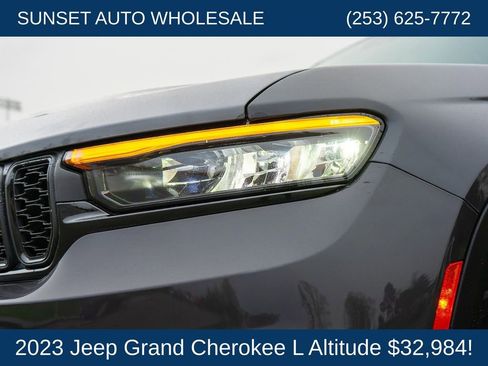 Used 2023 Jeep Grand Cherokee L Altitude image 24