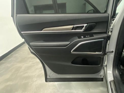 Used 2022 Kia Telluride SX w/ SX Prestige Package image 39