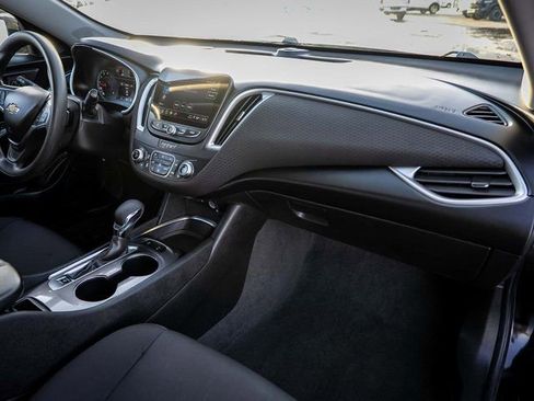 Used 2025 Chevrolet Malibu LT image 16