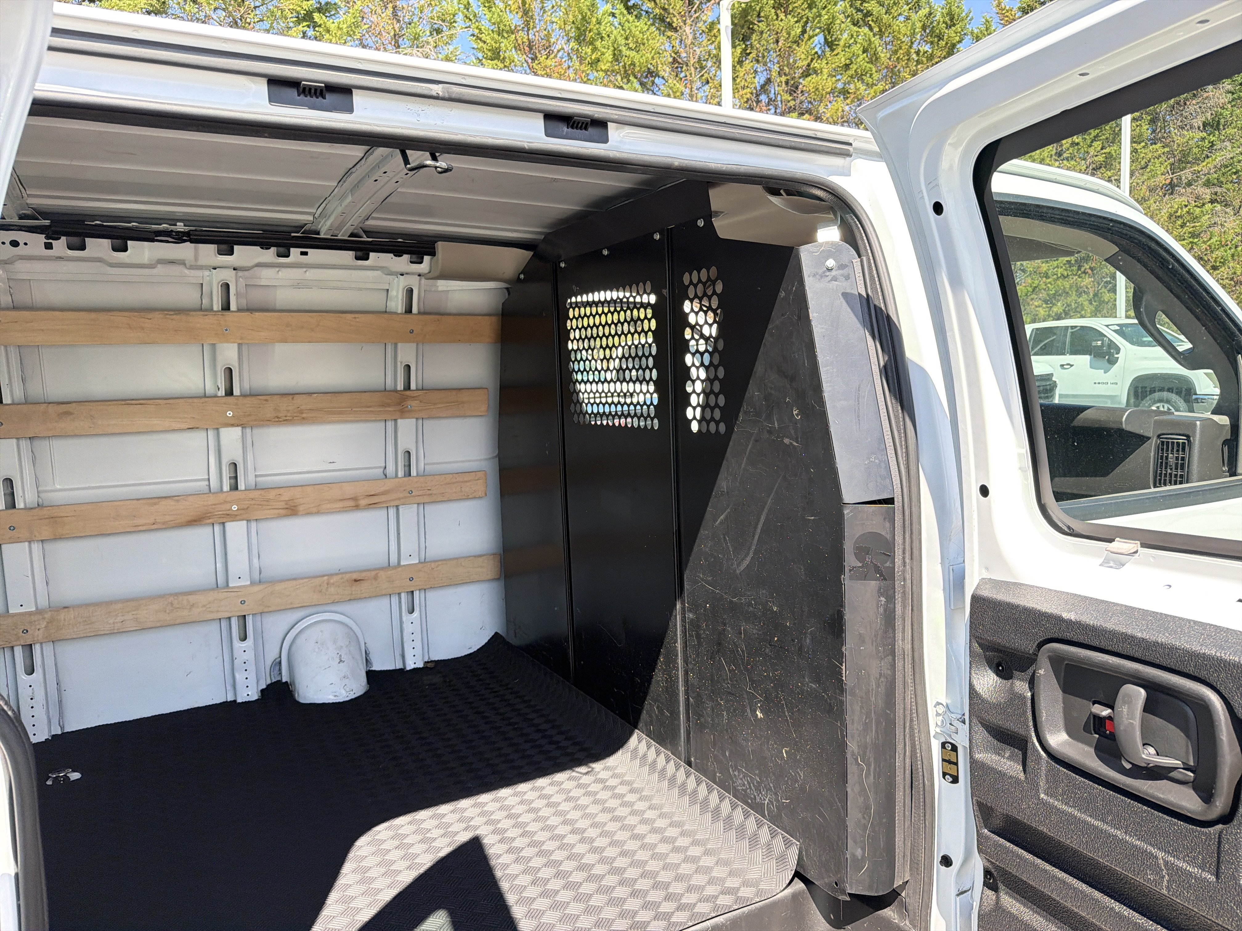 Used 2025 Chevrolet Express 2500 w/ Driver Convenience Package RWD image 28