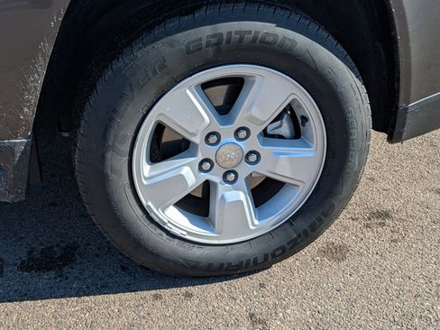 Used 2017 Jeep Compass Latitude image 15