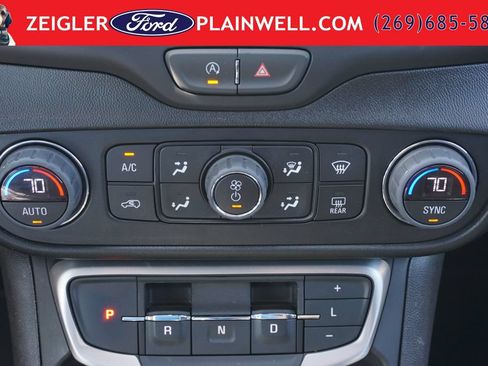 Used 2024 GMC Terrain SLT AWD/4WD image 21