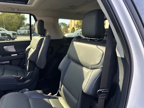 New 2025 Ford Expedition Active image 25