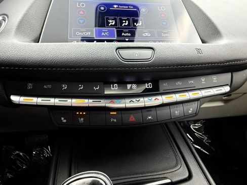 Used 2020 Cadillac XT4 Premium Luxury AWD/4WD image 24