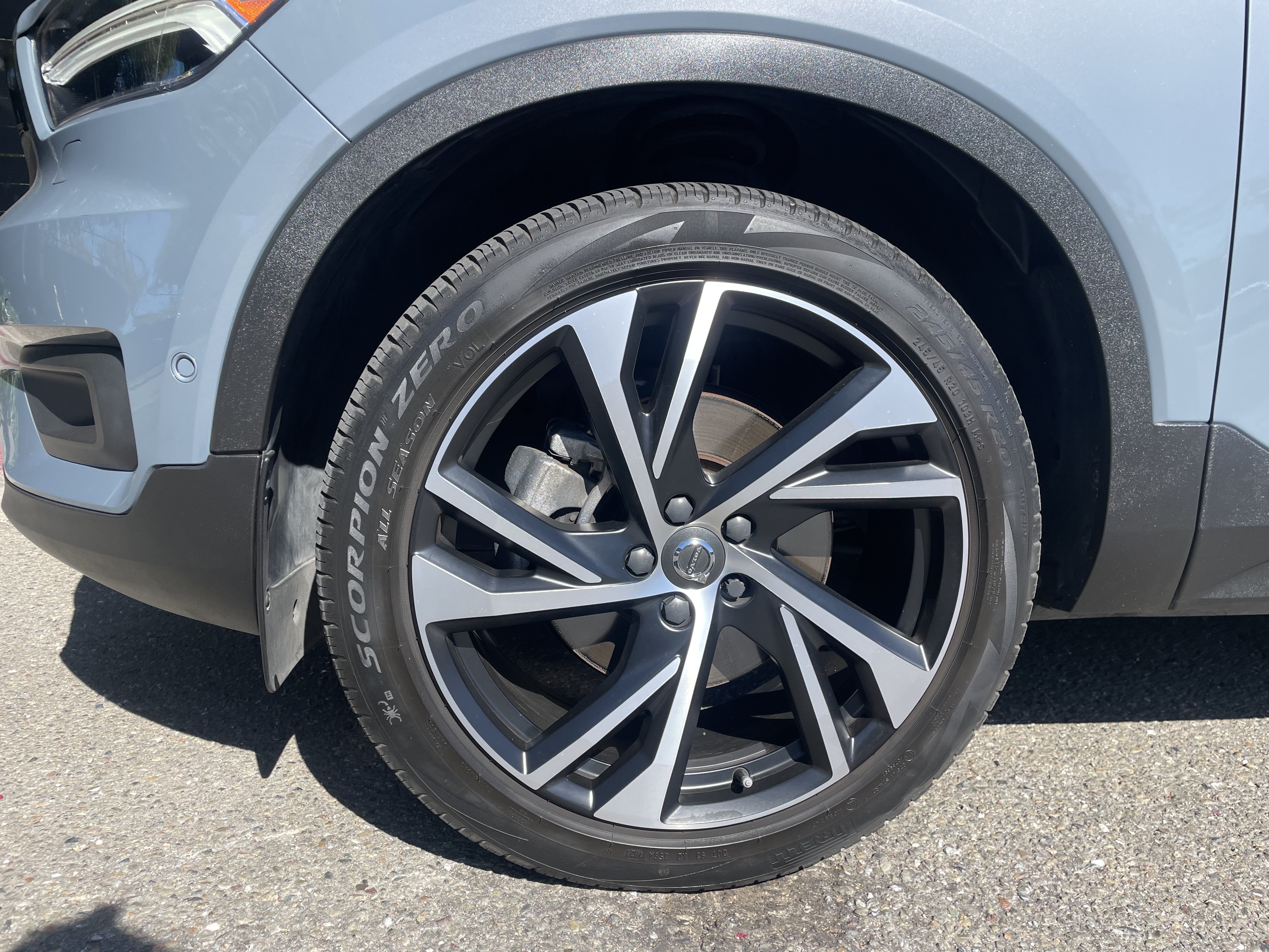Used 2022 Volvo XC40 T5 R-Design w/ Advanced Package AWD/4WD image 18