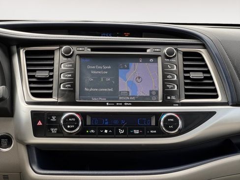 Used 2019 Toyota Highlander XLE AWD/4WD image 11